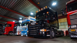 20251019-Tom-Holding-00410